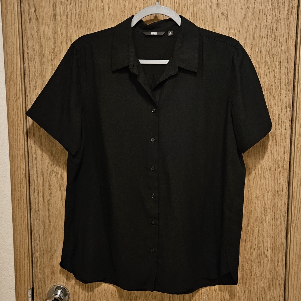 Uniqlo Women's Black Short-Sleeve Blouse